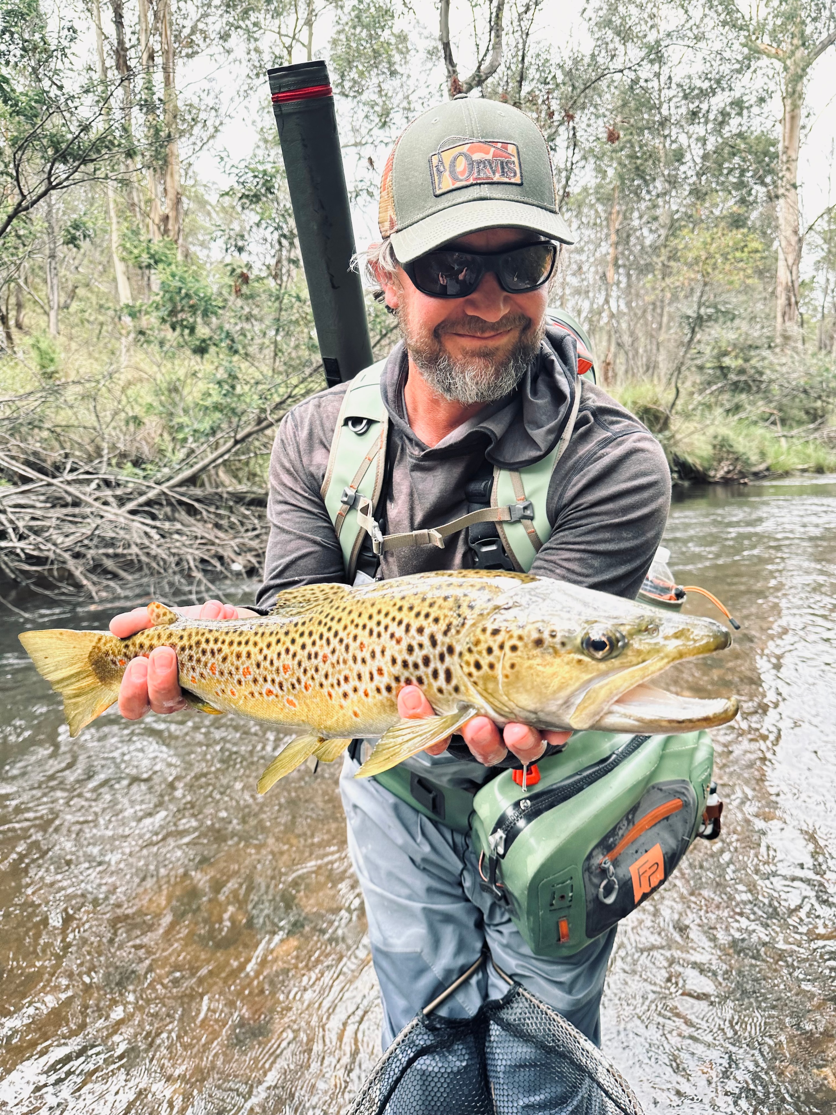 Your fly fishing guide on the river